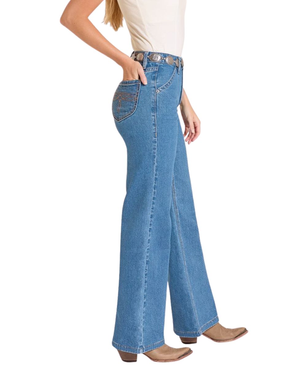 Side View Of The Wide Leg