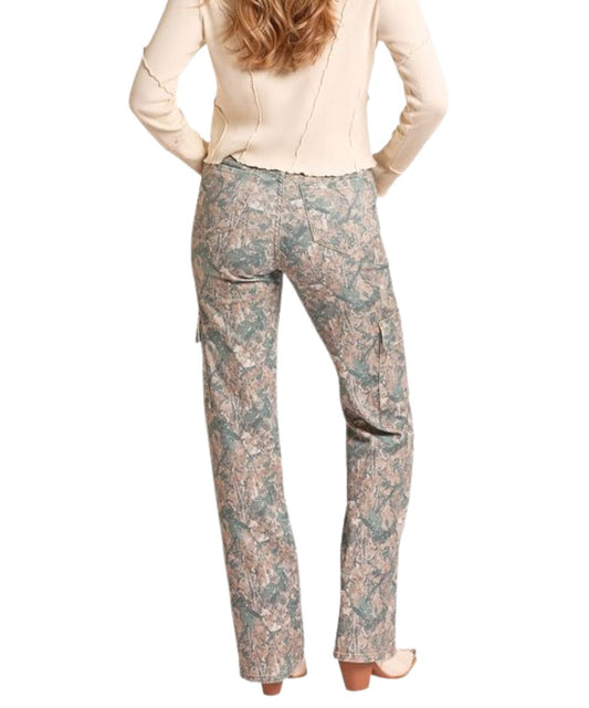 Back view of the women's camo wide leg cargo pant