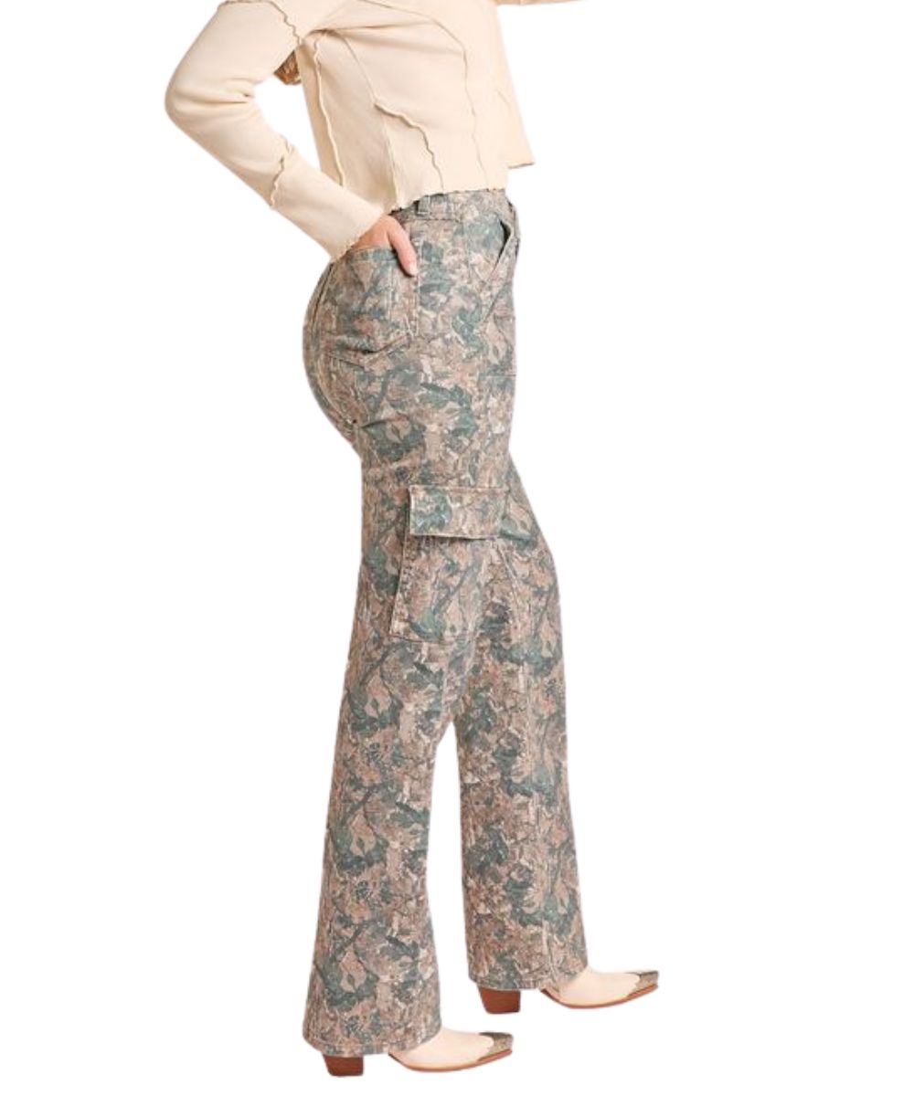 Side view of the women's camel camo printed wide leg pant featuring the four pocket styling with additional cargo pockets