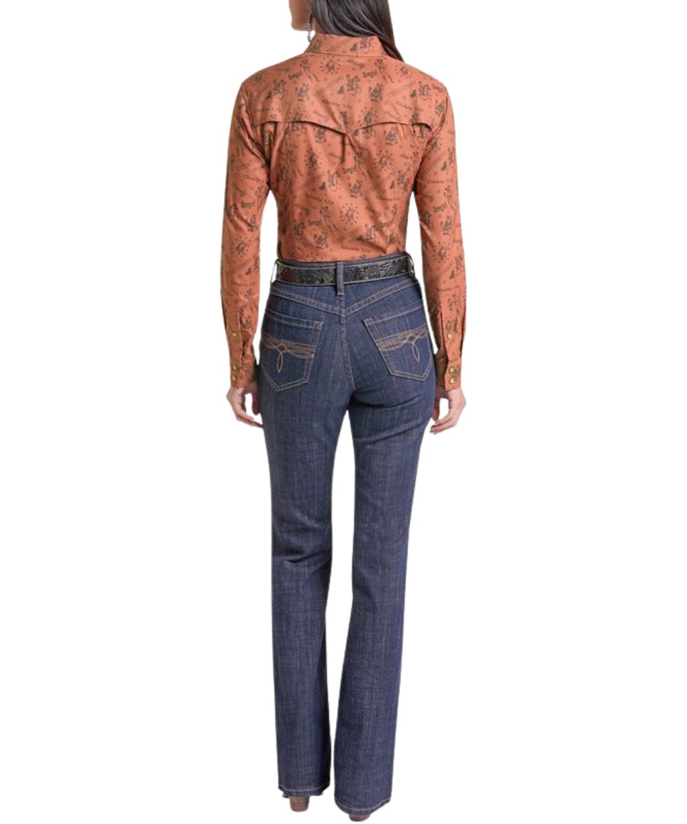 Back view of the women's rust cowgirl tekwestern snap shirt featuring the long sleeves, vented back yoke, moisture wicking, and upf 50+ sun protection fabric 