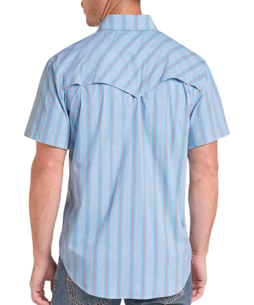 Back view of the men's blue short sleeve snap shirt featuring the vented back yoke