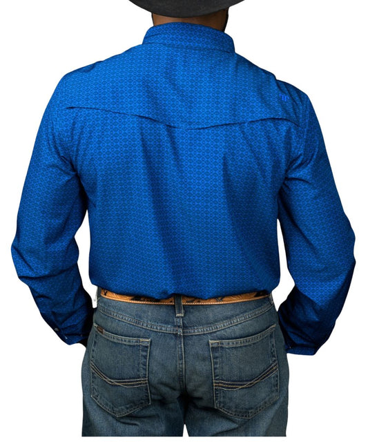 Back view of the men's long sleeve pearl snap shirt featuring the single point western yokes and vented back