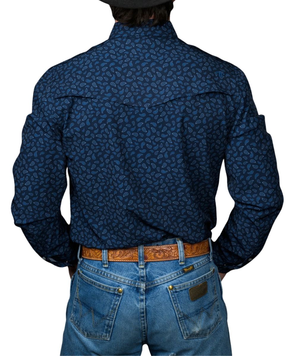 Back view of the men's long sleeve snap shirt featuring the single point western yokes and vented back