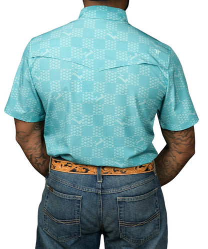 Back view of the men's short sleeve pearl snap shirt featuring a vented back yoke
