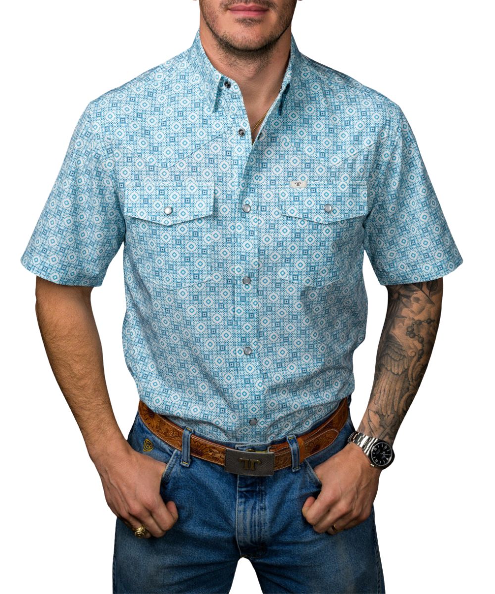 Front view of the men's blue geometric short sleeve pearl snap shirt featuring chest pockets and western yokes