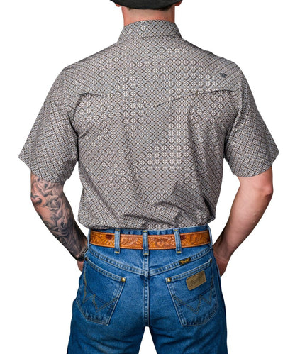 Back view of the men's cream short sleeve pearl snap shirt featuring the single point western yokes