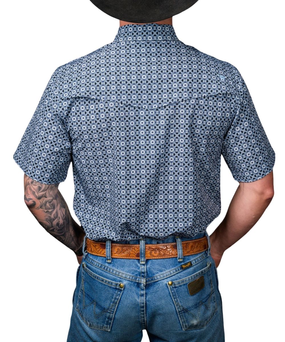 Back view of the men's blue short sleeve pearl snap shirt featuring the geometric print and vented back yoke
