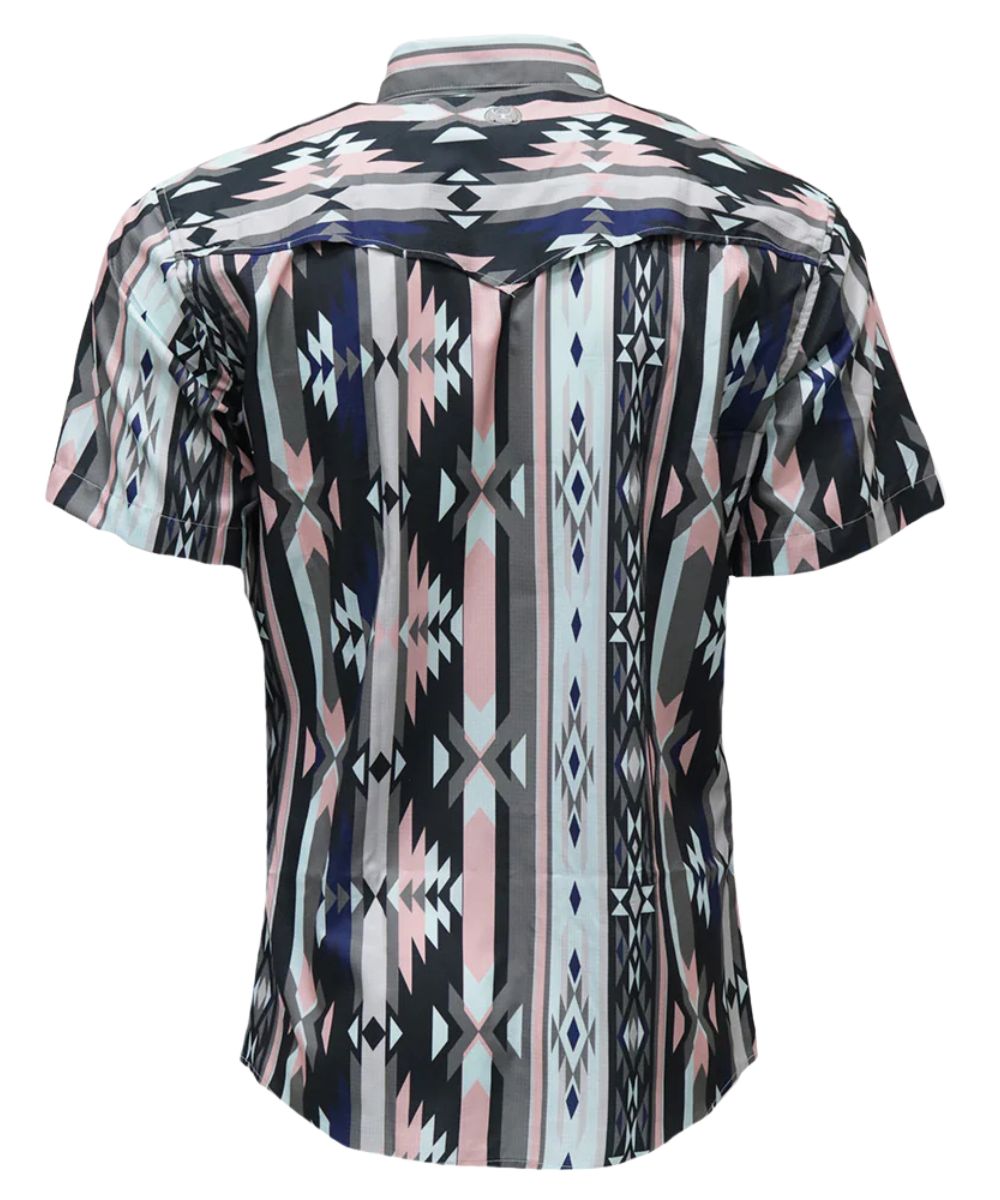Back view of the men's short sleeve snap shirt featuring a vented back yoke