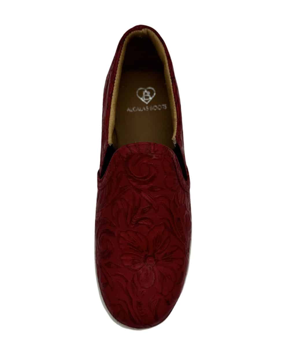 LEATHERVANRED ! desc :  ! caption :