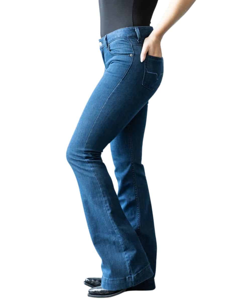 LOLA-a ! desc :  ! caption :