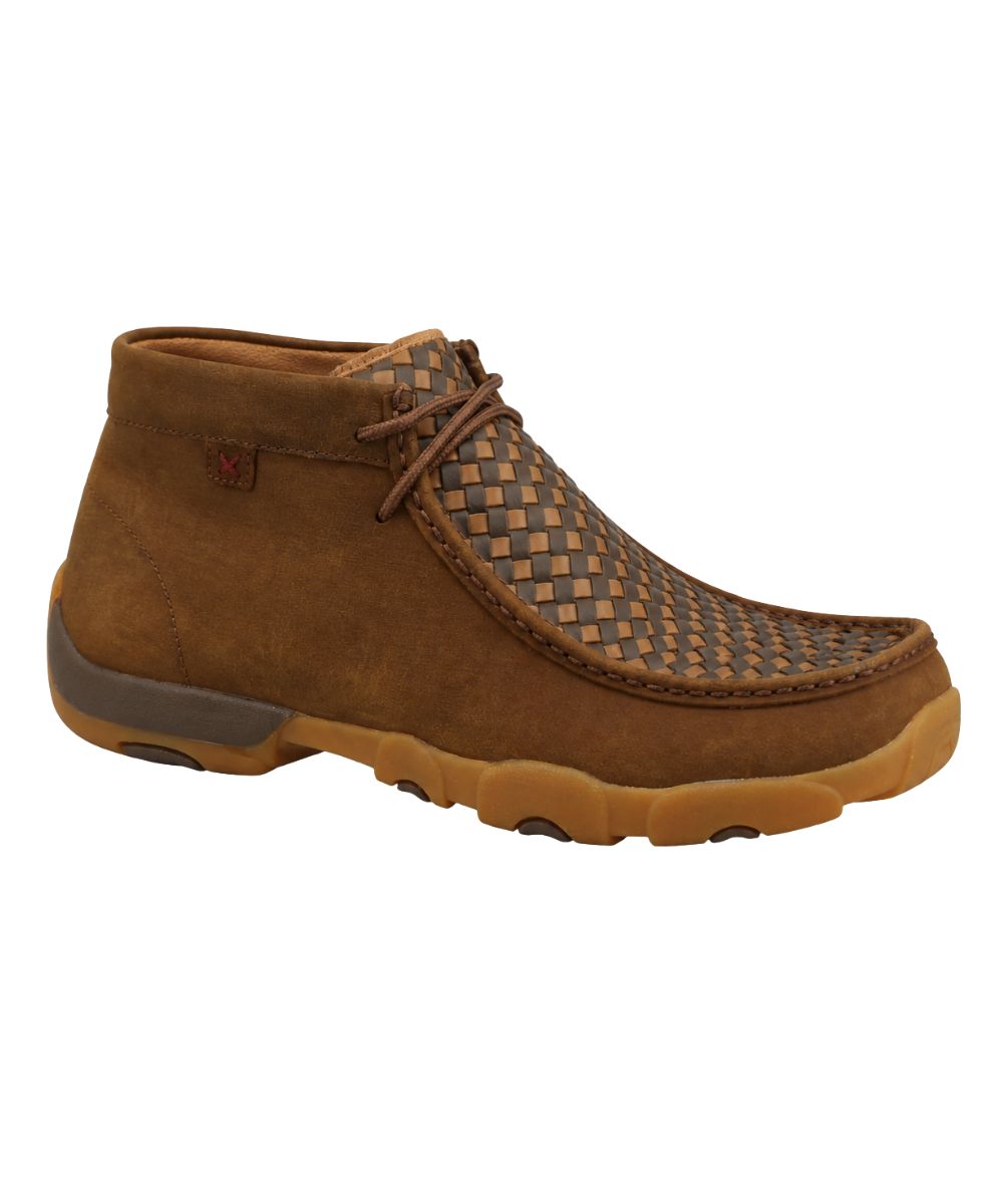 Right angled view of the men's 4" chukka driving moc