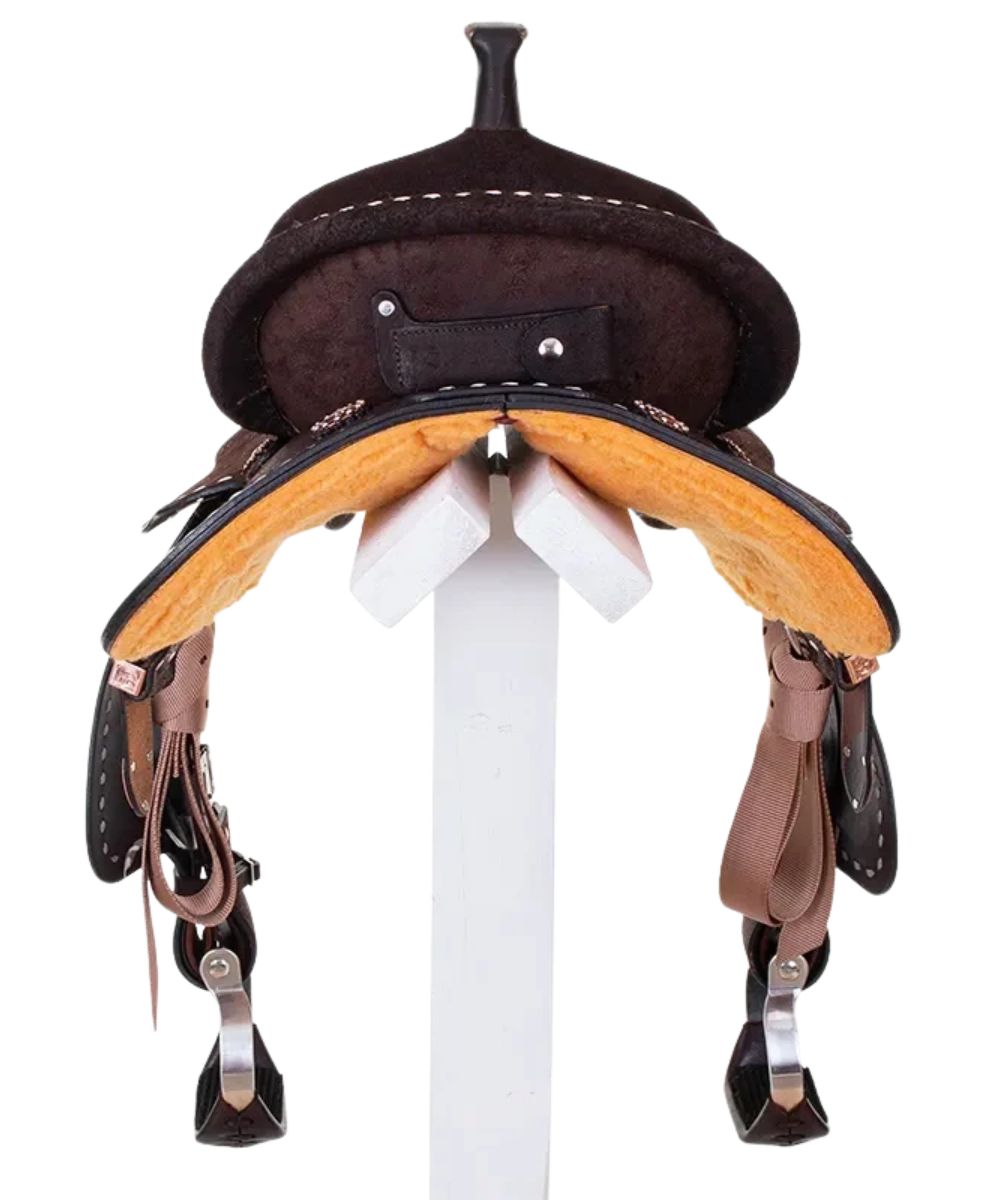 Back view of the 14" barrel saddle featuring the fleece lining and leather sheath on the back side of the cantle