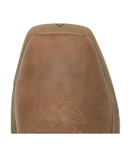 Zoomed view of the wide square toe featuring the composite safety toe protection