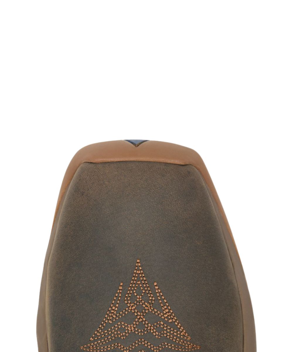 Zoomed view of the soft wide square toe