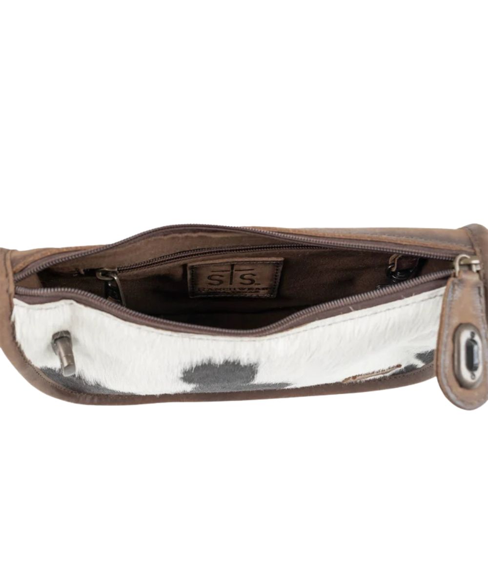 Interior view of the inside of the women's cowhide shoulder bag