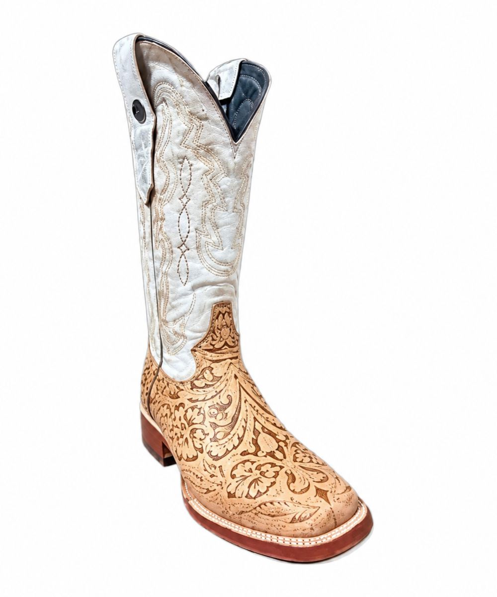 Right angled view of the women's leather boot 